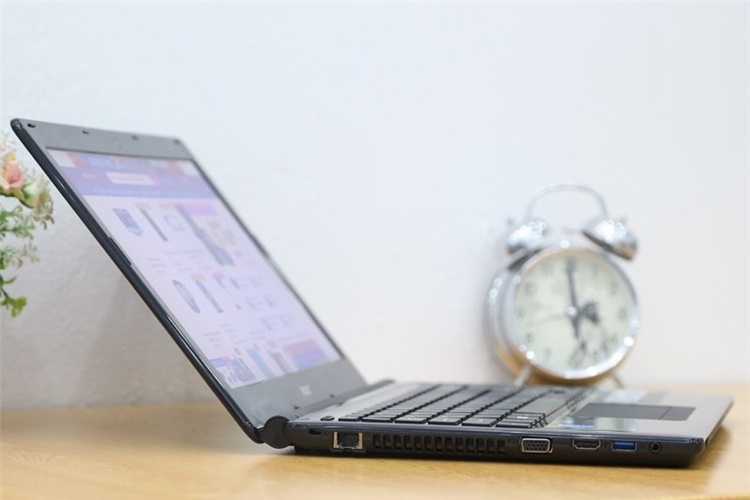 Laptop Acer Aspire E1 472 54204G50Dn Màu Đen