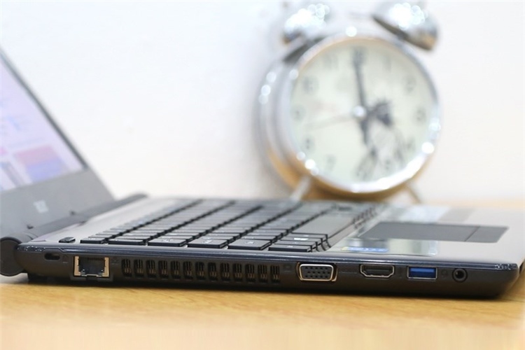 Laptop Acer Aspire E1 472 54204G50Dn Màu Đen