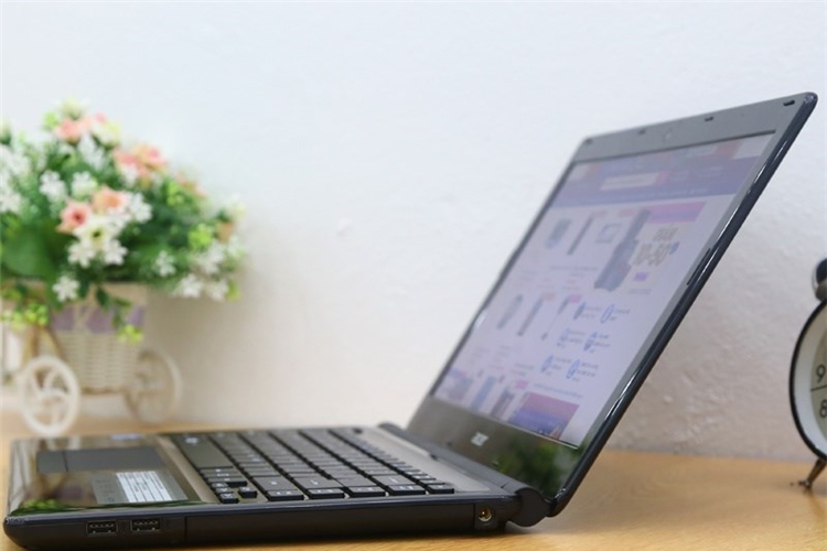 Laptop Acer Aspire E1 472 54204G50Dn Màu Đen