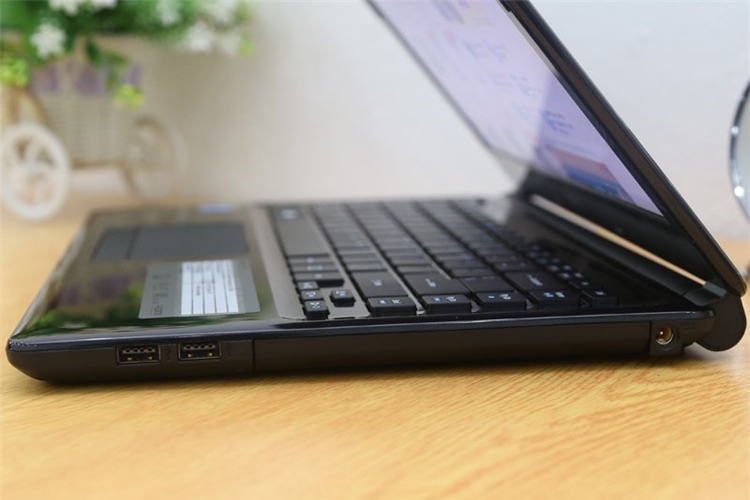 Laptop Acer Aspire E1 472 54204G50Dn Màu Đen