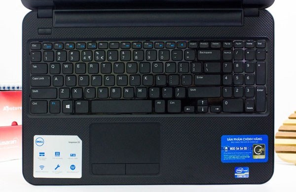 Bàn phím rộng và thoải mái khi sử dụng Dell Inspiron 3521 bàn phím chiclet, touchpad