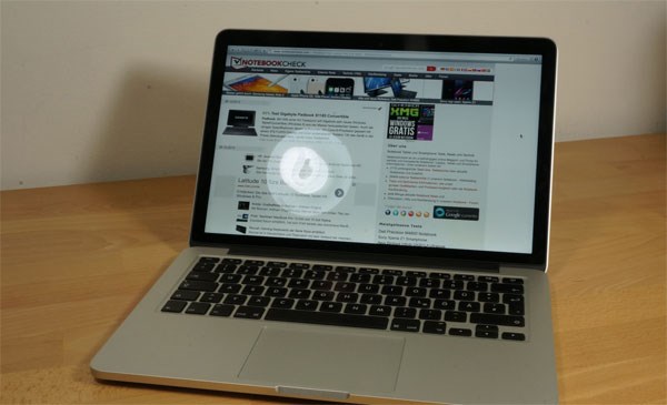 Màn hình hiển thị tốt kể cả dưới bóng đèn chiếu trực tiếp Macbook Pro ME864 màn hình 13.3inch Retina