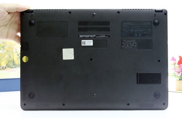 Phần loa được Dell thiết kế ở phần mặt đáy của máy Vostro 5470 loa siêu trầm Subwoofer