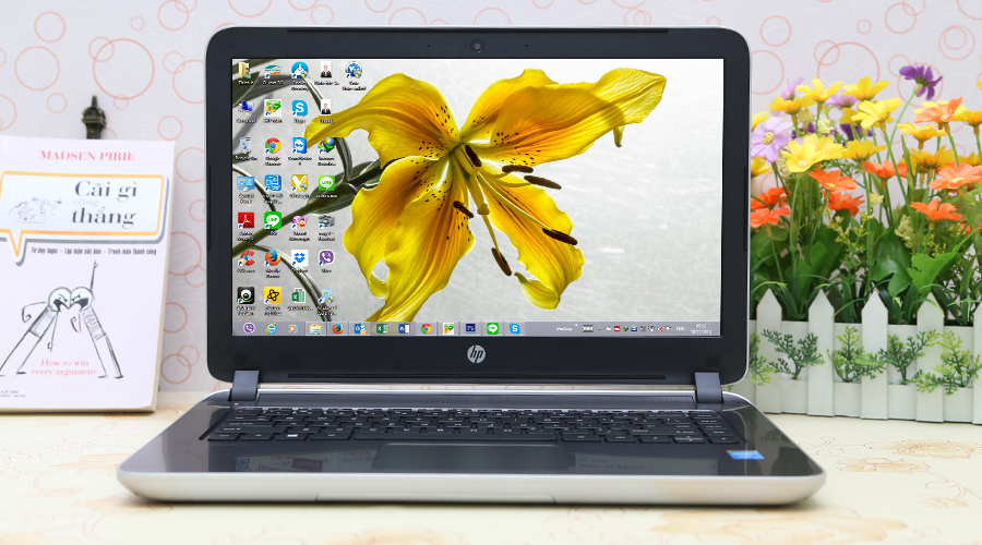 <p>HP Pavilion 14 v022TU sở hữu một m&agrave;n h&igrave;nh 14 inch độ ph&acirc;n giải 1.366 x 768 pixel được hỗ trợ bởi c&ocirc;ng nghệ độc quyền BrightView HD cho chất lượng h&igrave;nh ảnh sắc n&eacute;t.</p>