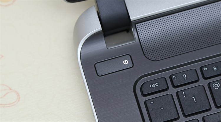 Laptop HP Pavilion 14 v022TU 34034G50W8