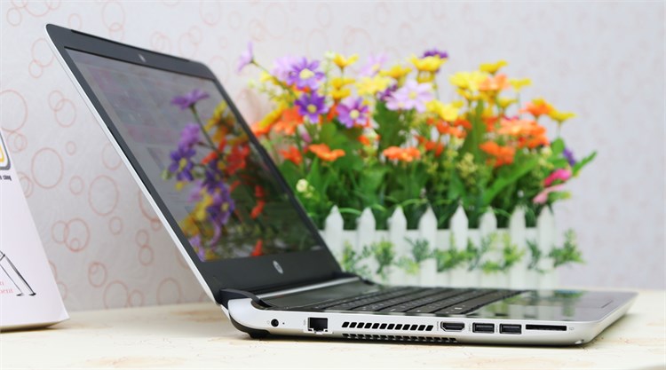 Laptop HP Pavilion 14 v022TU 34034G50W8