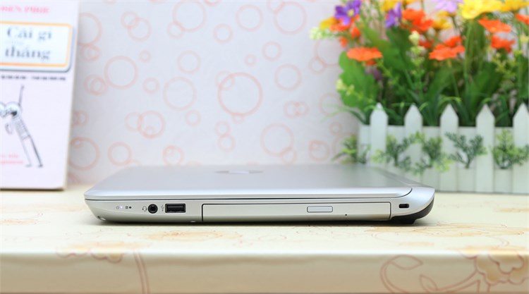 Laptop HP Pavilion 14 v022TU 34034G50W8