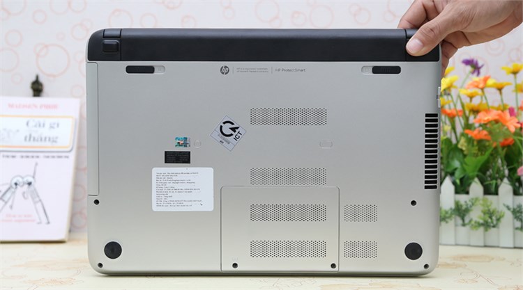Laptop HP Pavilion 14 v022TU 34034G50W8