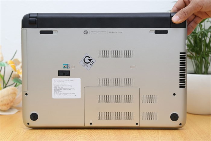 Laptop HP Pavilion 14 v022TU 34034G50W8