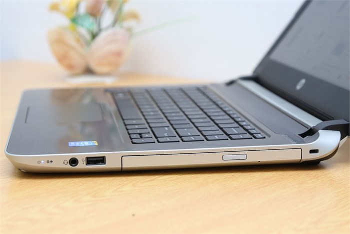 Laptop HP Pavilion 14 v022TU 34034G50W8