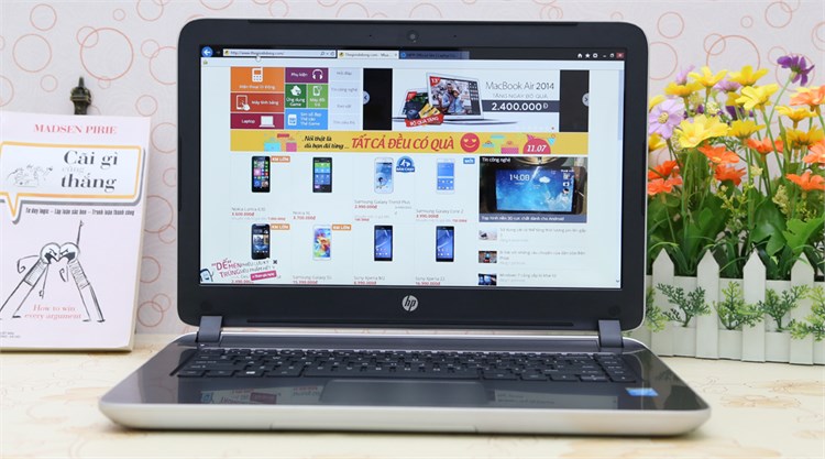 Laptop HP Pavilion 14 v024TU 54214G50W8