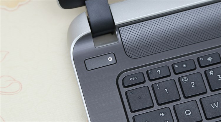 Laptop HP Pavilion 14 v024TU 54214G50W8