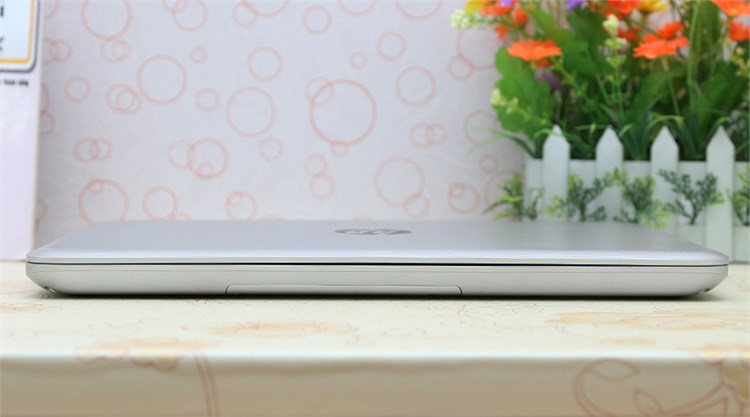 Laptop HP Pavilion 14 v024TU 54214G50W8