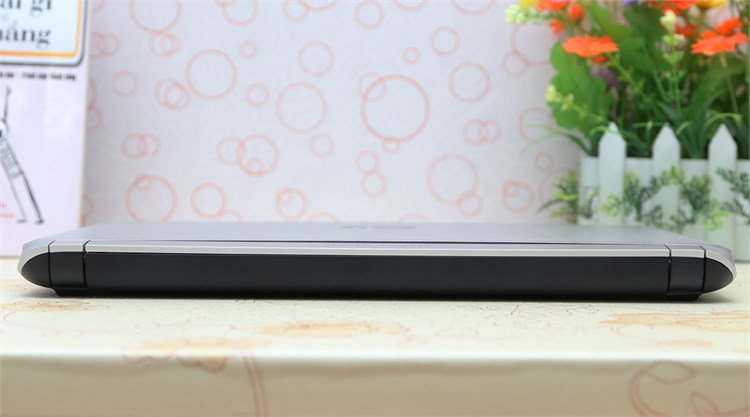 Laptop HP Pavilion 14 v024TU 54214G50W8