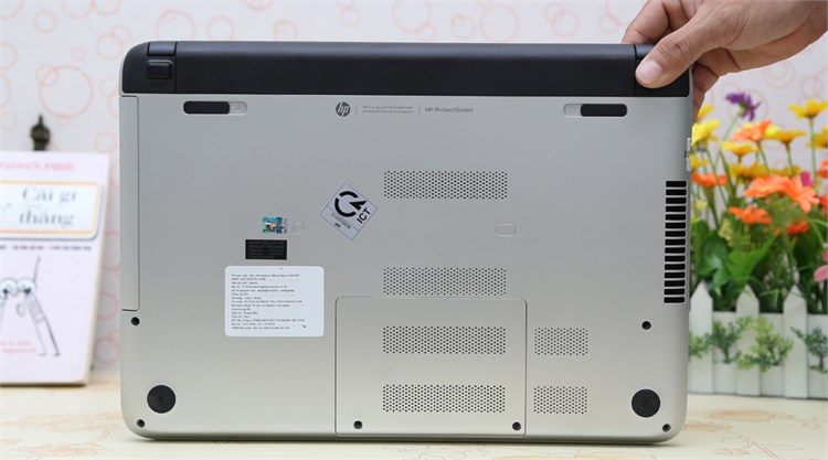 Laptop HP Pavilion 14 v024TU 54214G50W8