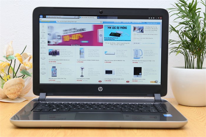 Laptop HP Pavilion 14 v024TU 54214G50W8