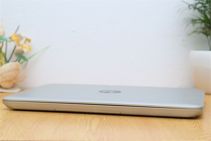 Laptop HP Pavilion 14 v024TU 54214G50W8