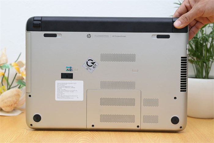 Laptop HP Pavilion 14 v024TU 54214G50W8