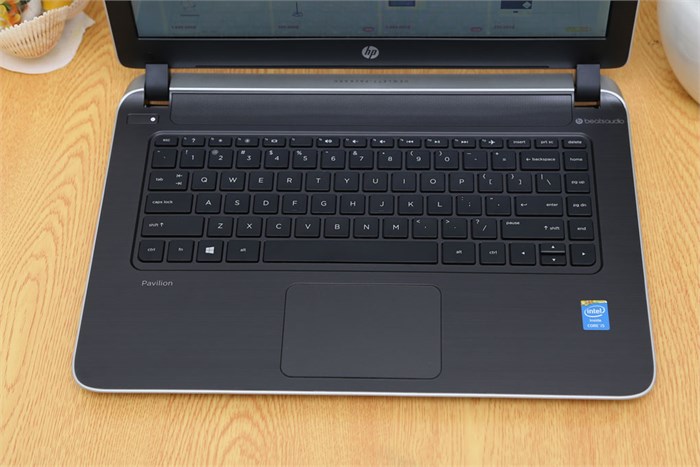 Laptop HP Pavilion 14 v024TU 54214G50W8