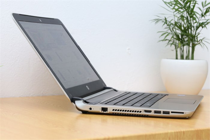 Laptop HP Pavilion 14 v024TU 54214G50W8