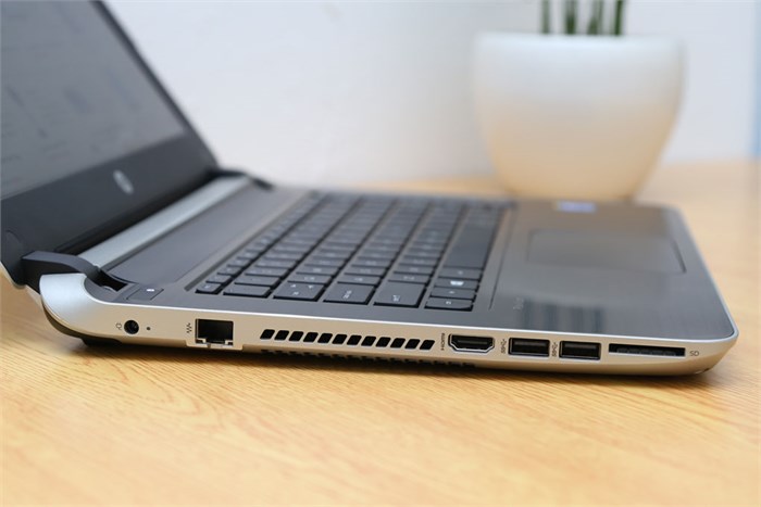 Laptop HP Pavilion 14 v024TU 54214G50W8