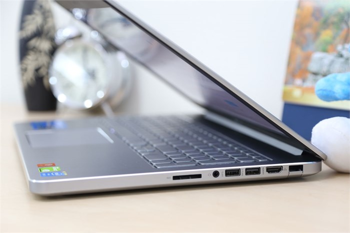 Laptop Dell Inspiron 7537 54216G50G Màu Bạc