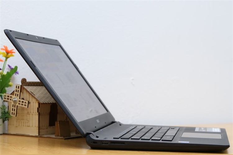 Laptop Acer Aspire ES1 511 Celeron N2930/2G/500G/Win8.1 Màu Đen