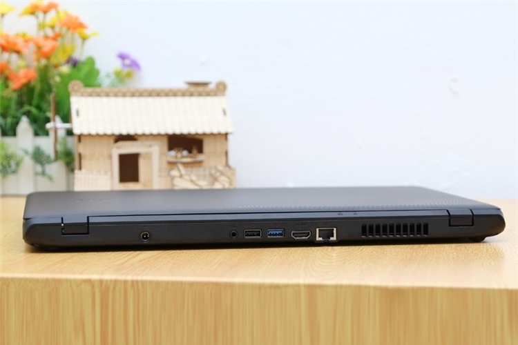 Laptop Acer Aspire ES1 511 Celeron N2930/2G/500G/Win8.1 Màu Đen