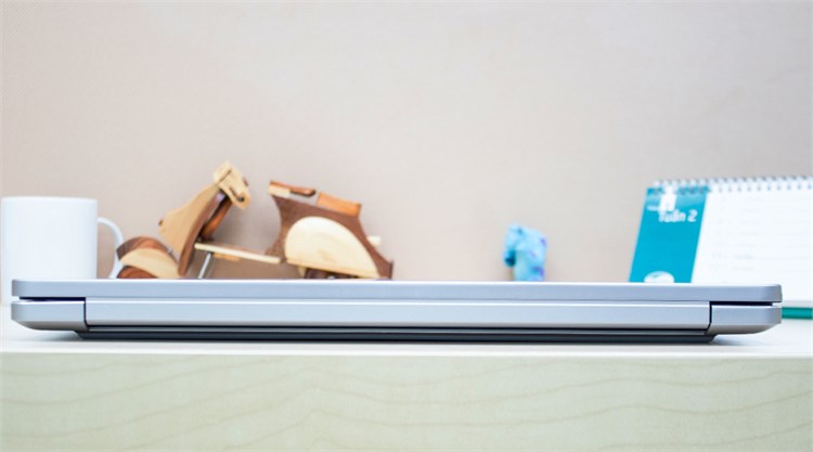 Laptop Dell Inspiron 7737 745116G1TGW8T Màu Bạc