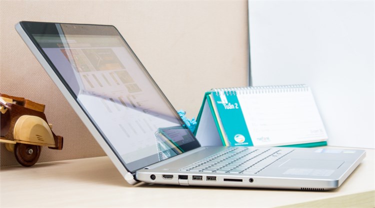 Laptop Dell Inspiron 7737 745116G1TGW8T Màu Bạc