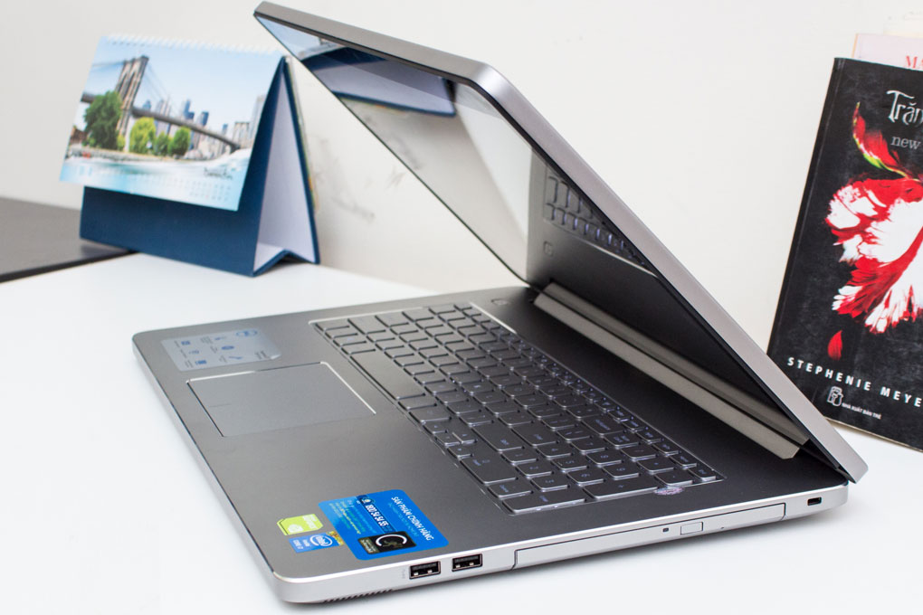 Laptop Dell Inspiron 7737 745116G1TGW8T Màu Bạc