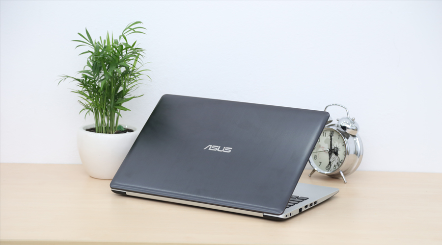 <p>Lấy thiết kế từ &yacute; tưởng người d&ugrave;ng l&agrave;m trọng t&acirc;m Asus K451L c&oacute; mặt lưng lấy l&agrave;m từ kim loại tạo cảm gi&aacute;c sang trọng v&agrave; lịch l&atilde;m. Phần chiếu nghỉ tay l&agrave;m bằng nh&ocirc;m tạo cảm gi&aacute;c lu&ocirc;n m&aacute;t.</p>