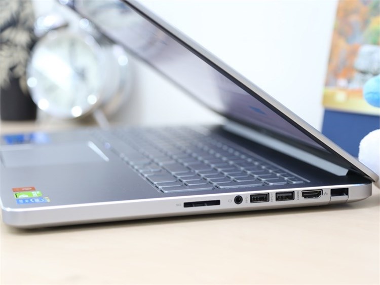 Laptop Dell Inspiron 7537 75418G1TGW8 Màu Bạc