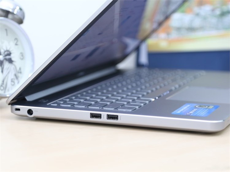 Laptop Dell Inspiron 7537 75418G1TGW8 Màu Bạc