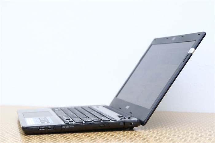 Laptop Acer Aspire E5 471 54214G50 Màu Đen