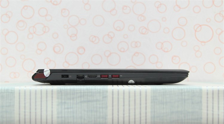 Laptop Lenovo Y5070 74718G1TGW8 Màu Đen