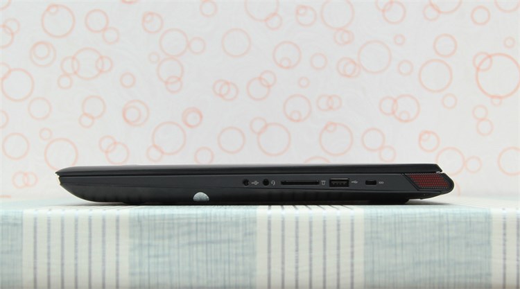 Laptop Lenovo Y5070 74718G1TGW8 Màu Đen