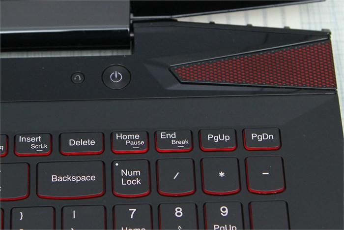 Laptop Lenovo Y5070 74718G1TGW8 Màu Đen