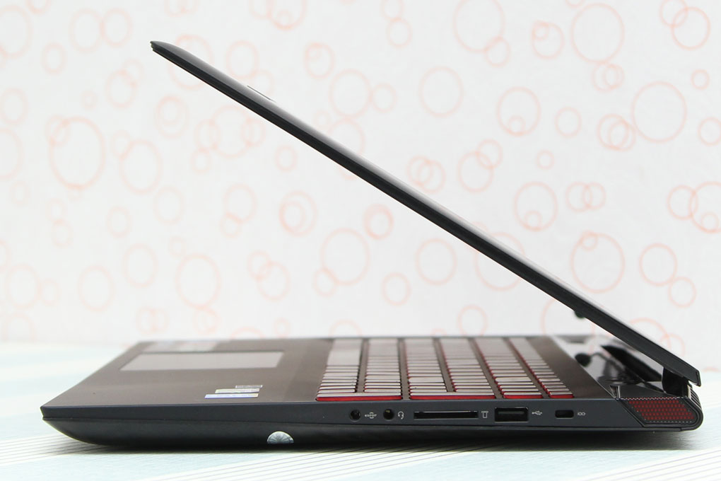 Laptop Lenovo Y5070 74718G1TGW8 Màu Đen