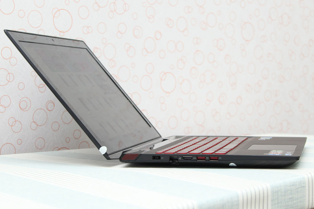 Laptop Lenovo Y5070 74718G1TGW8 Màu Đen