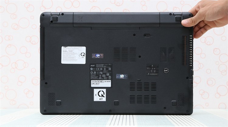 Laptop Acer Aspire E5 571 54214G50W8 Màu Đen