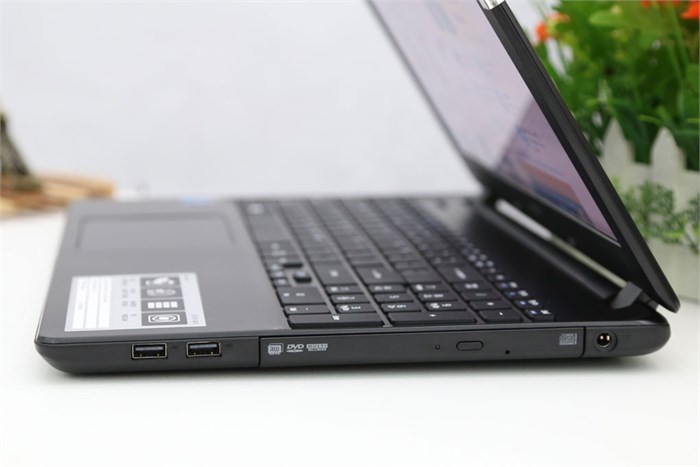 Laptop Acer Aspire E5 571 54214G50W8 Màu Đen