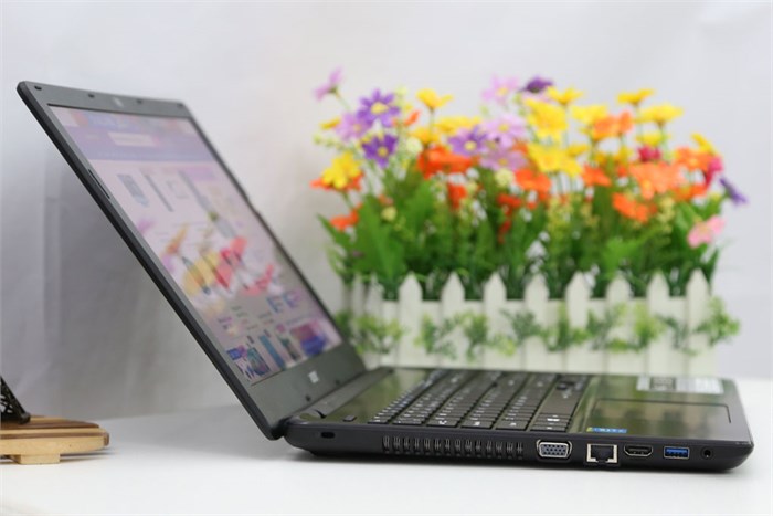 Laptop Acer Aspire E5 571 54214G50W8 Màu Đen