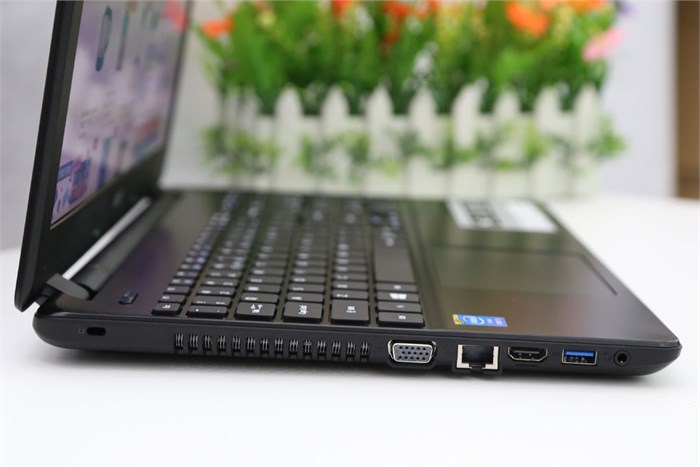 Laptop Acer Aspire E5 571 54214G50W8 Màu Đen