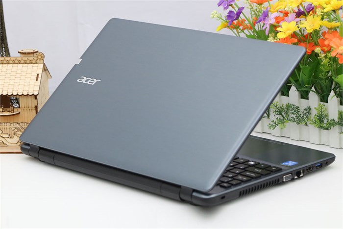 Laptop Acer Aspire E5 571 54214G50W8 Màu Xám