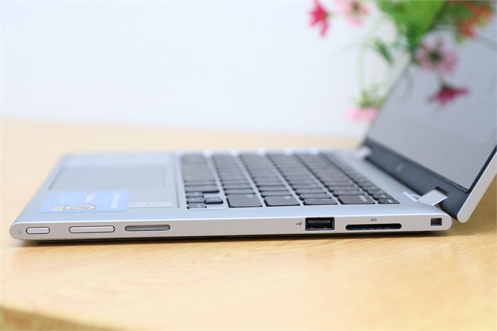 Laptop Dell Inspiron 3148 34014G50W8T Màu Bạc