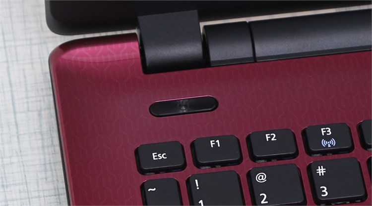 Laptop Acer Aspire E5 471 i3 4005U/4G/500G/Win8.1/Không DVD Màu Đỏ