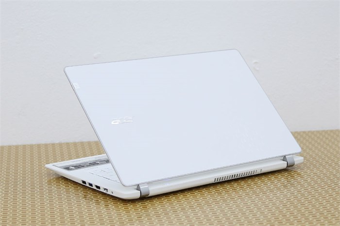 Laptop Acer Aspire V3 371 i5 4210U/4G/500G/Win8.1 Màu Trắng