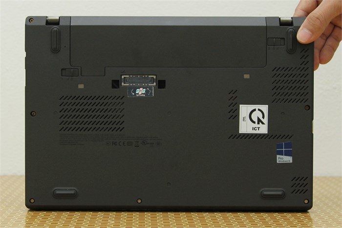 Laptop Lenovo ThinkPad X240 i5 4210U/4G/500G/Win8.1 Màu Đen