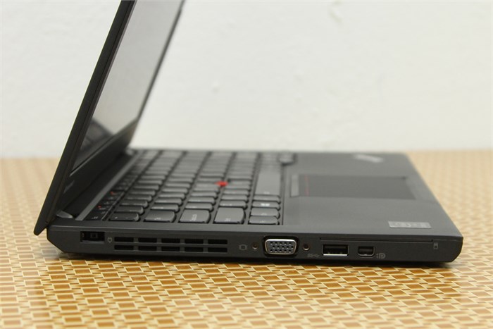 Laptop Lenovo ThinkPad X240 i5 4210U/4G/500G/Win8.1 Màu Đen